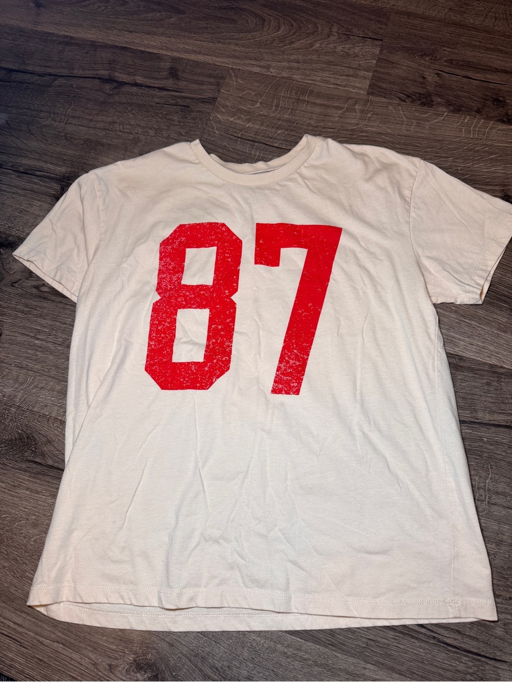 Graphic Tee with Red '87' Print